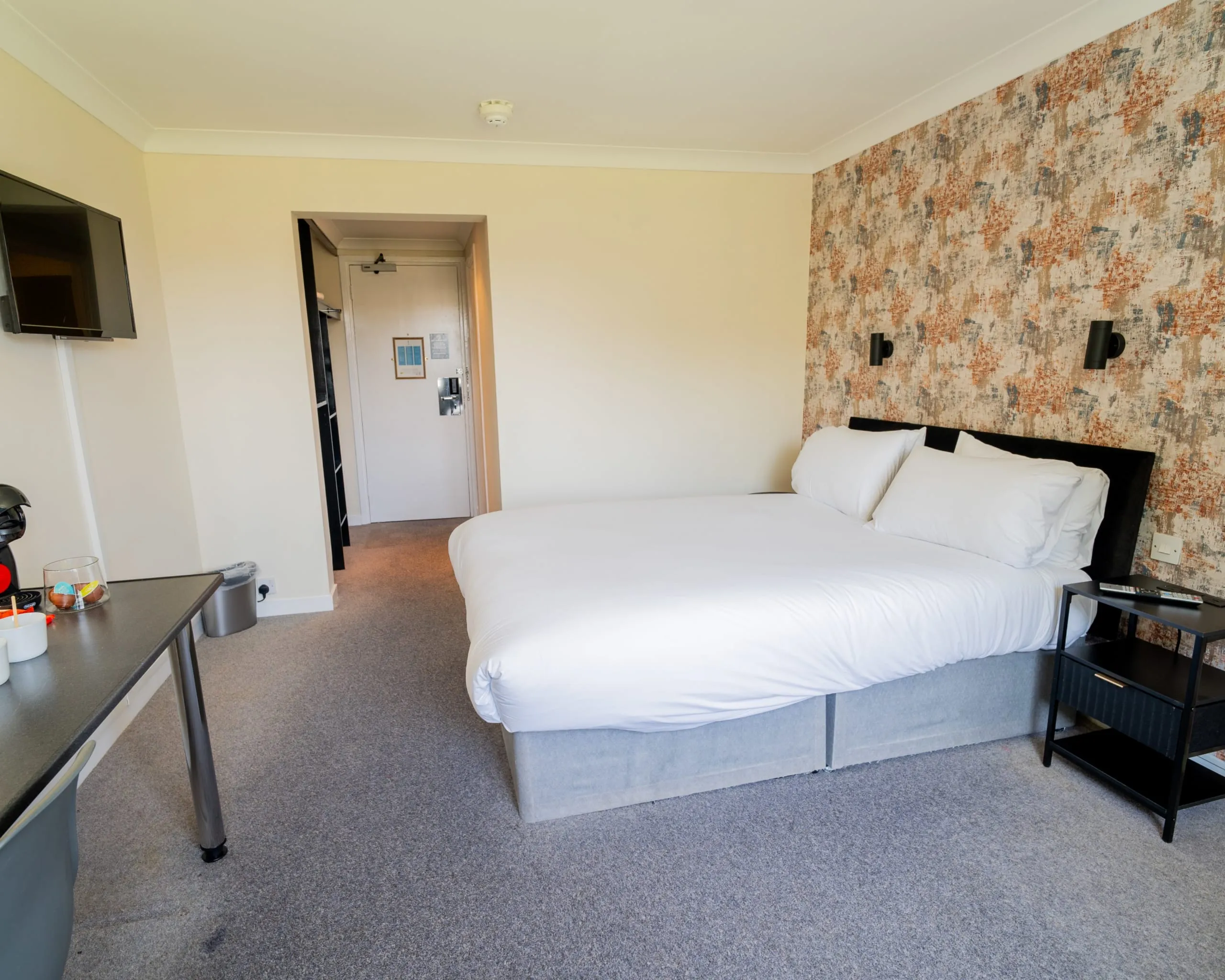 Double Room room image 15
