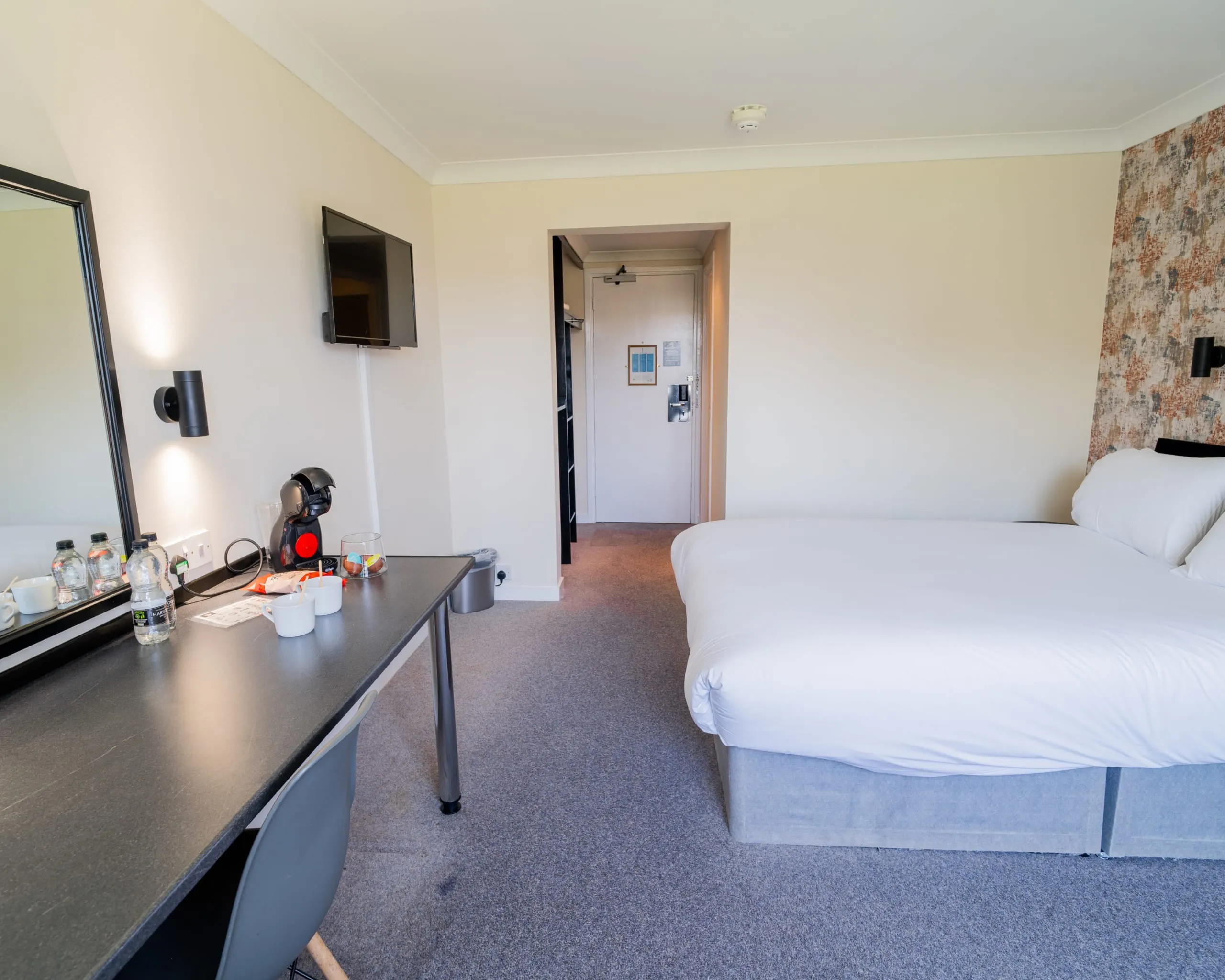 Double Room room image 12