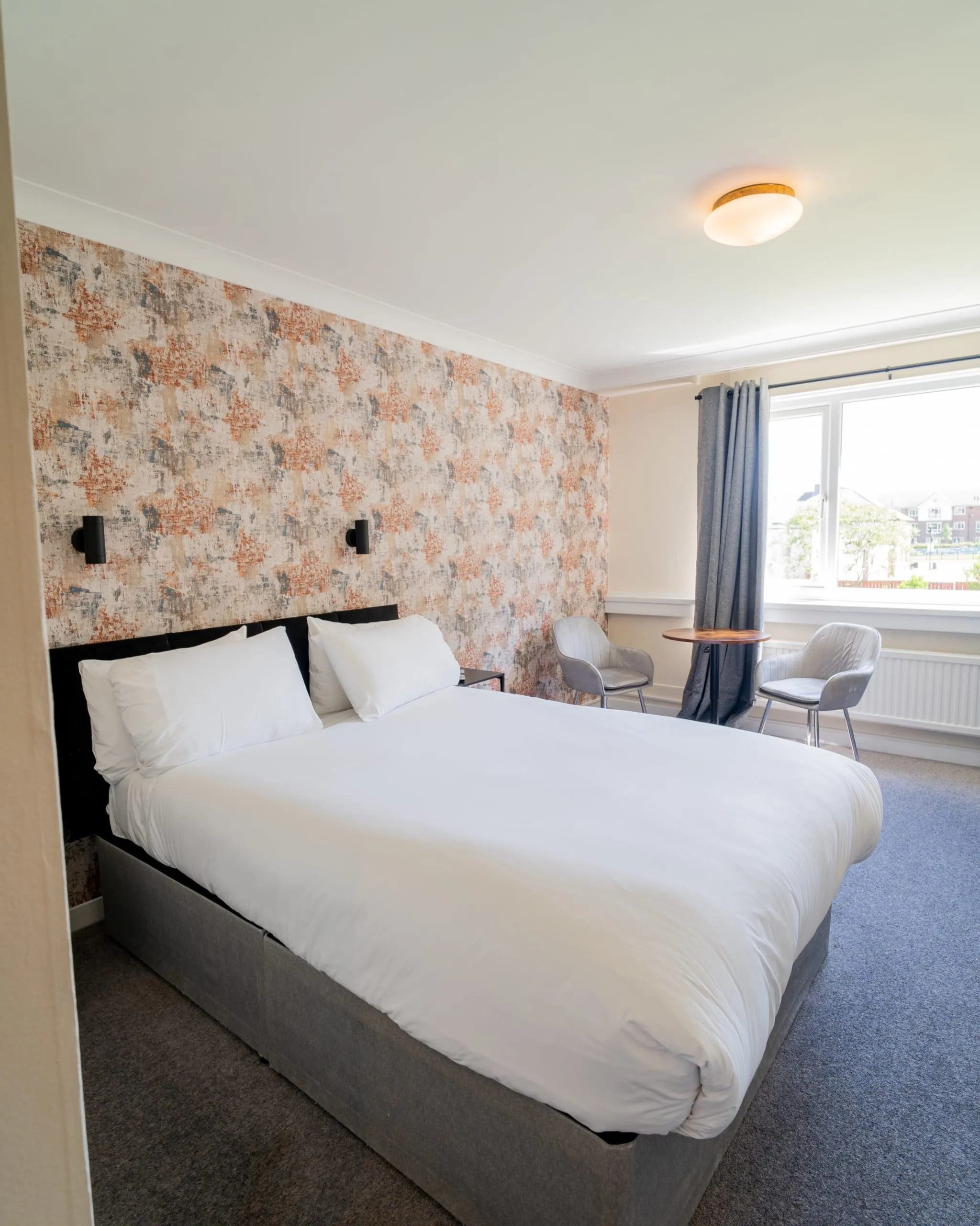 Double Room room image 9