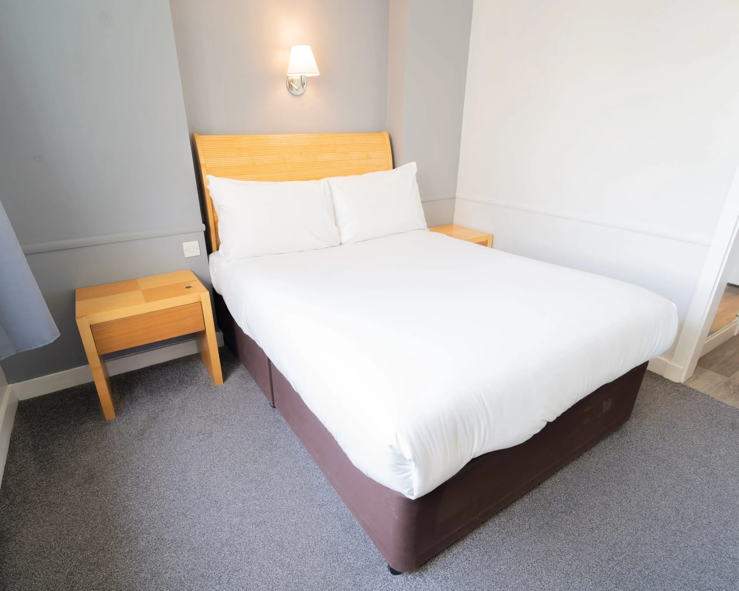 Double Room room image 13