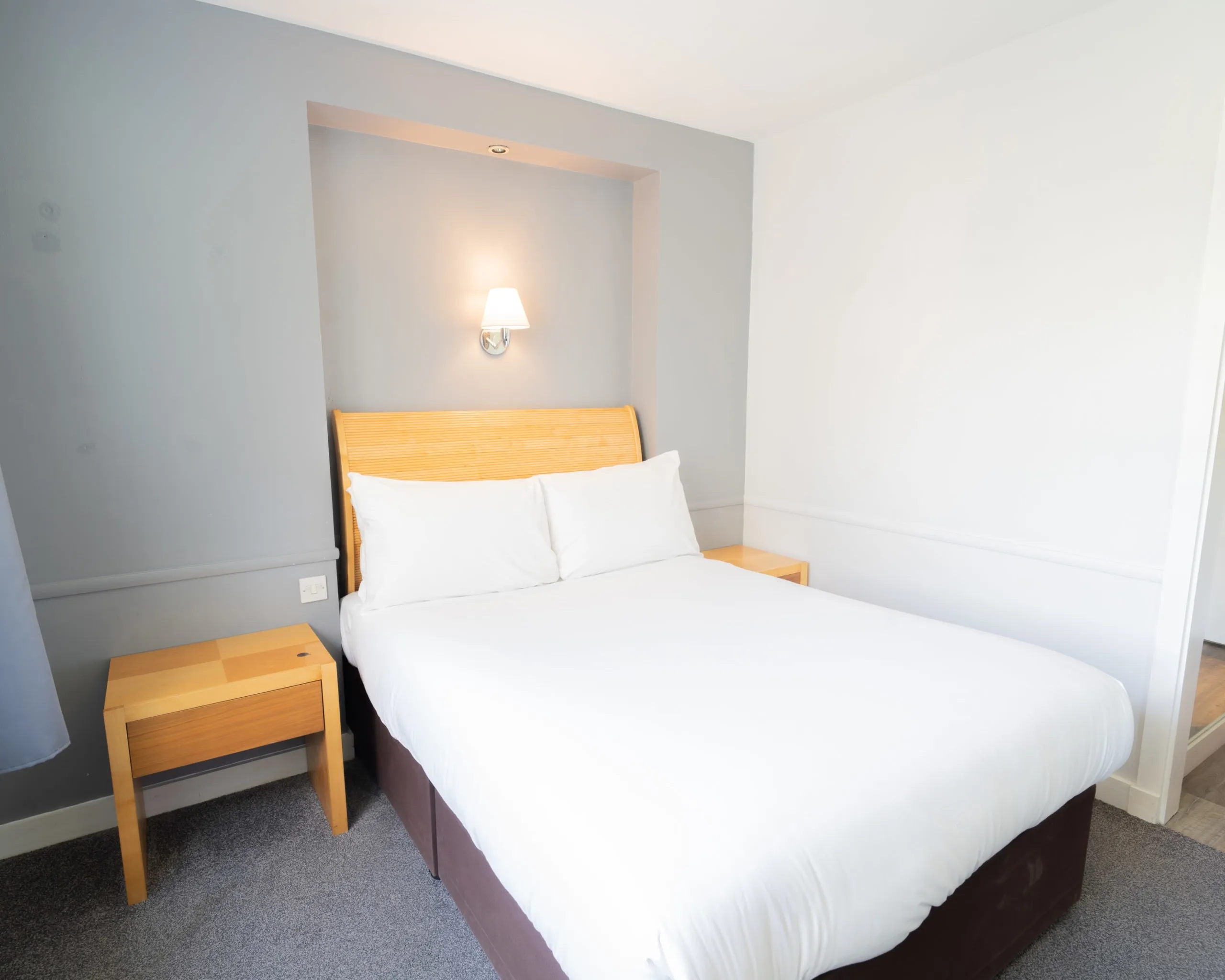 Double Room room image 8