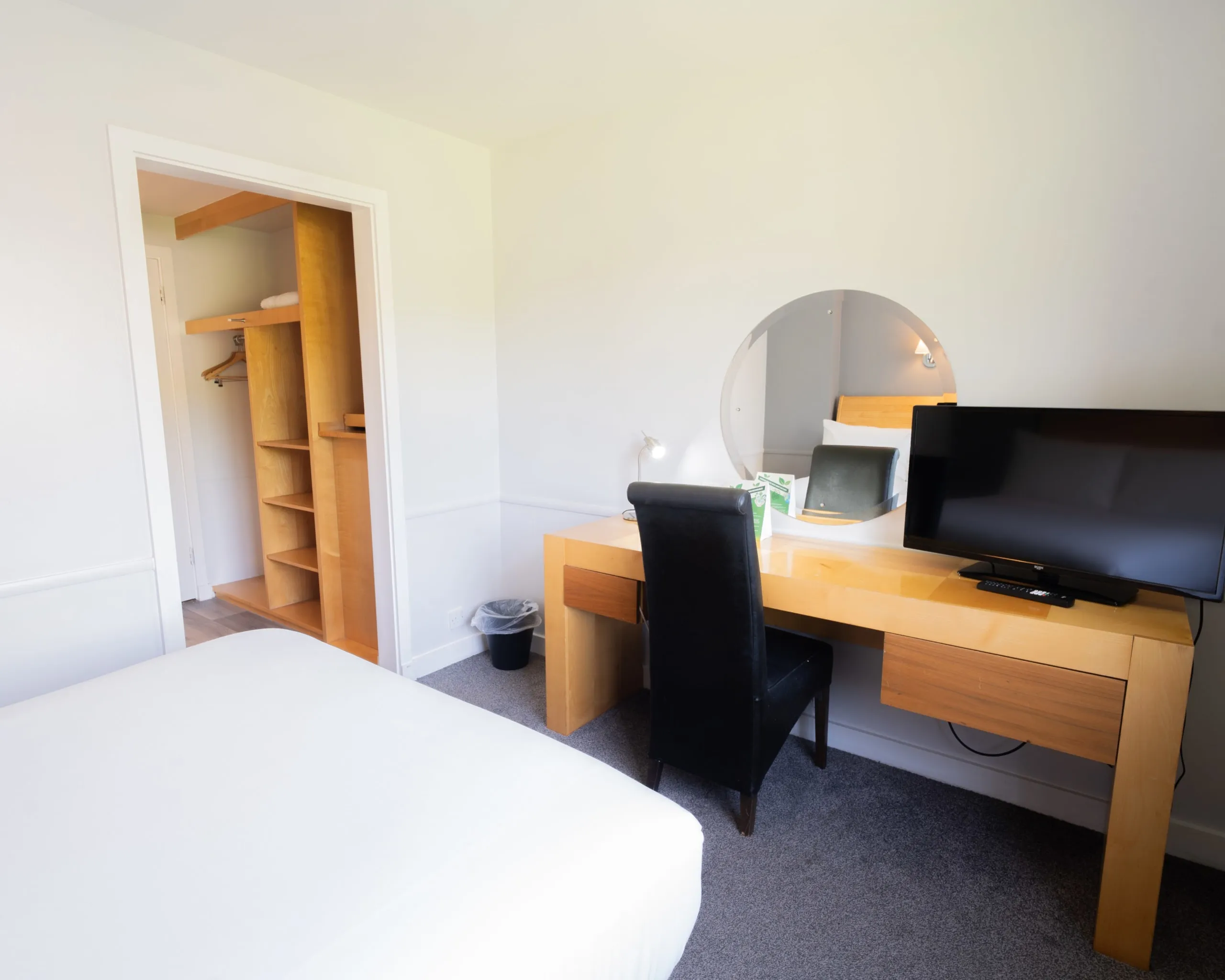 Double Room room image 11