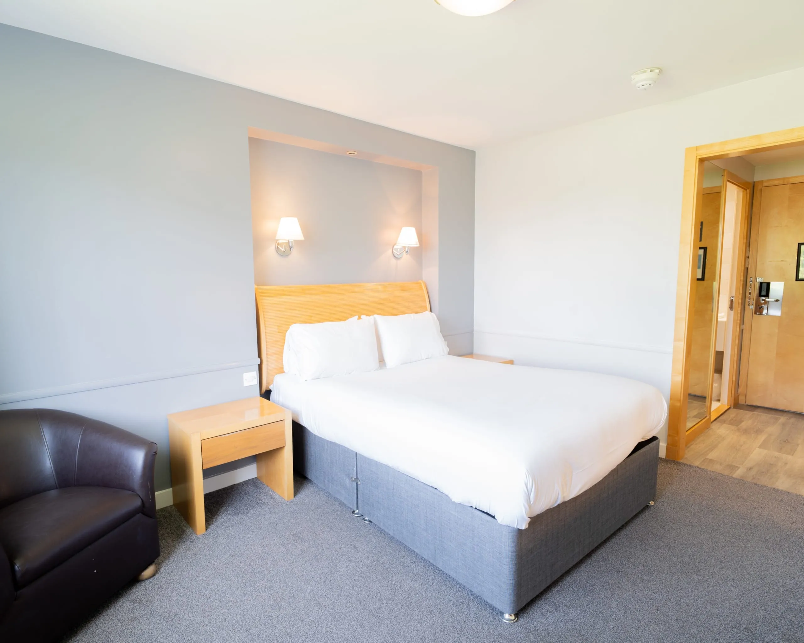 Double Room room image 4