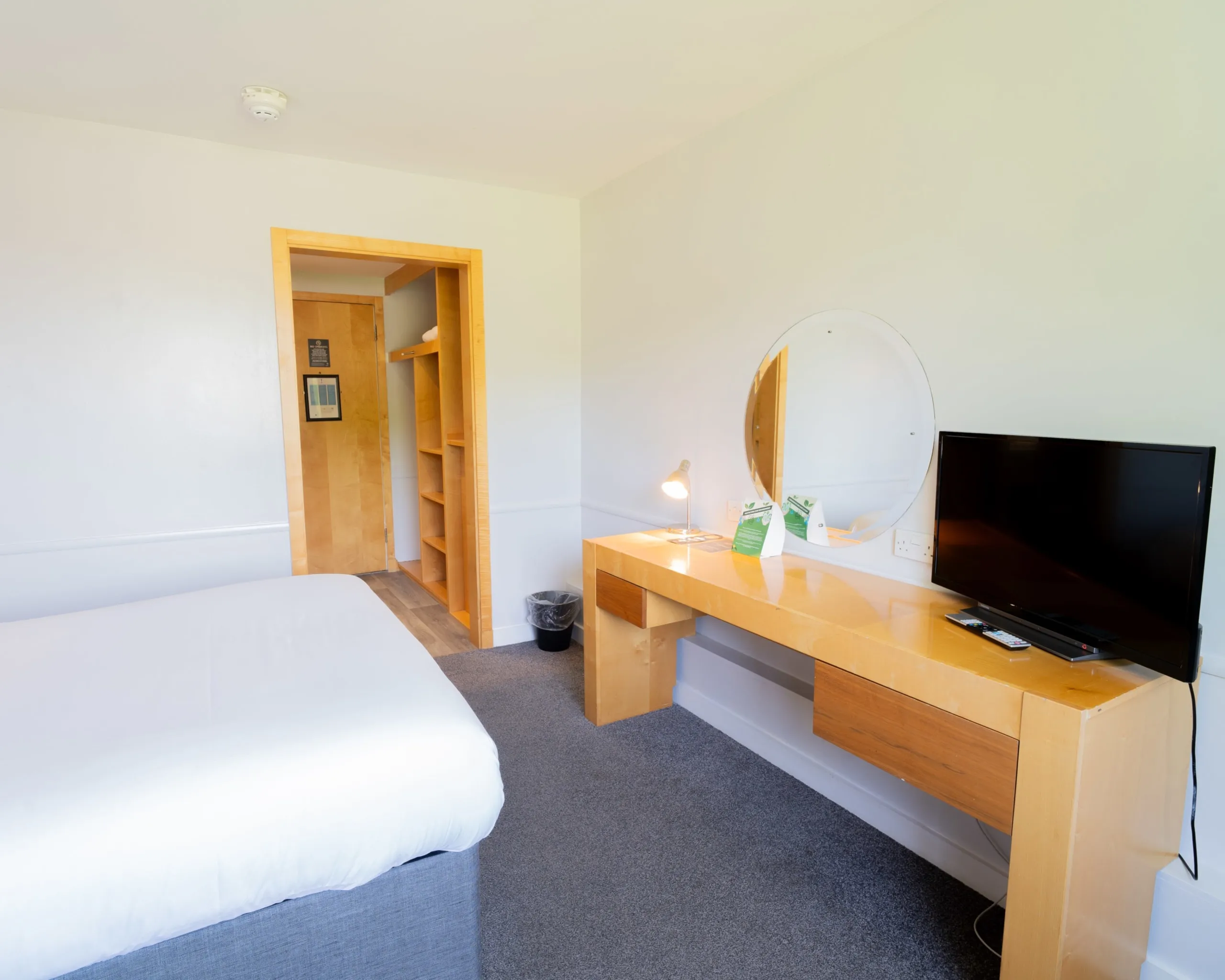Double Room room image 23