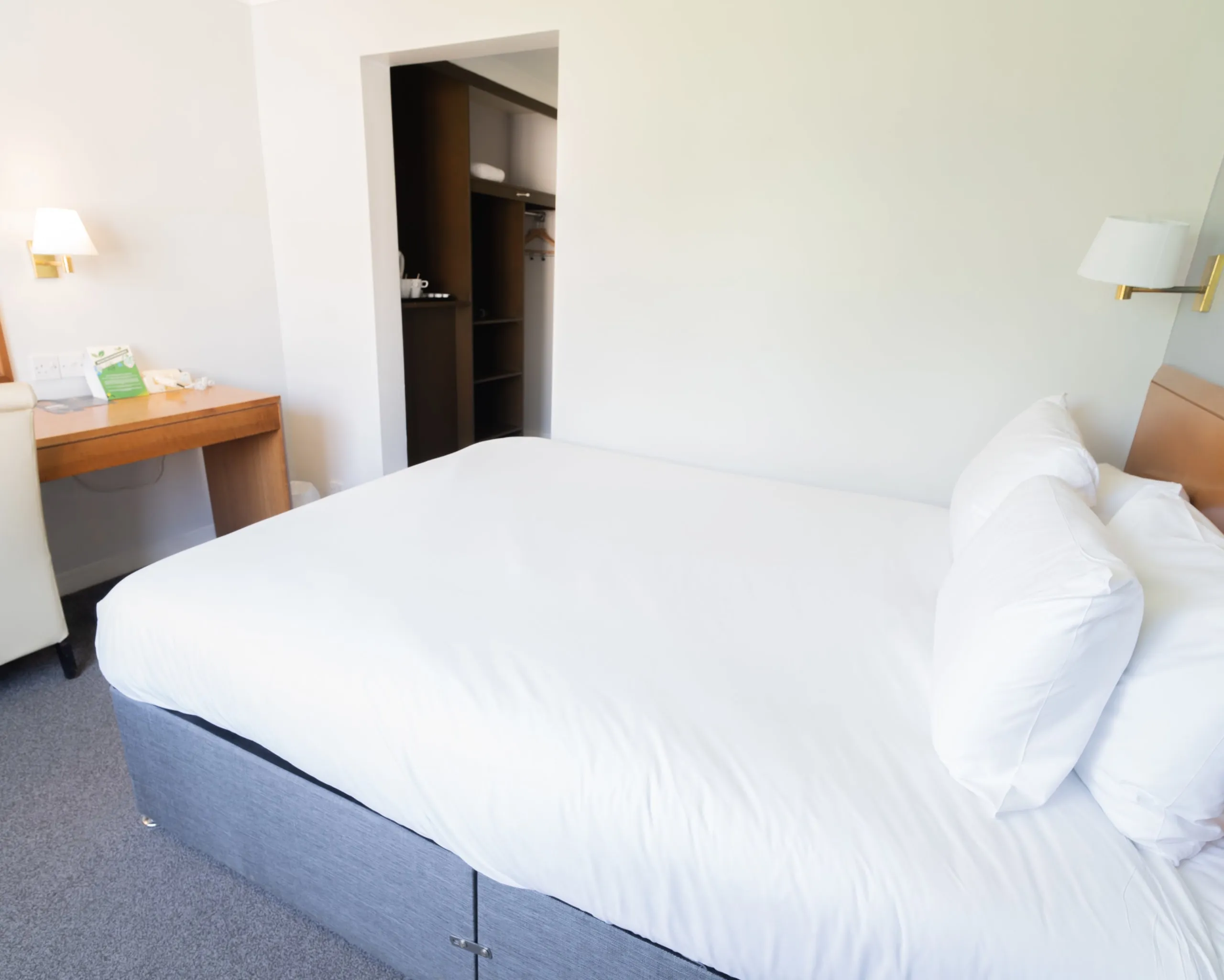 Double Room room image 19