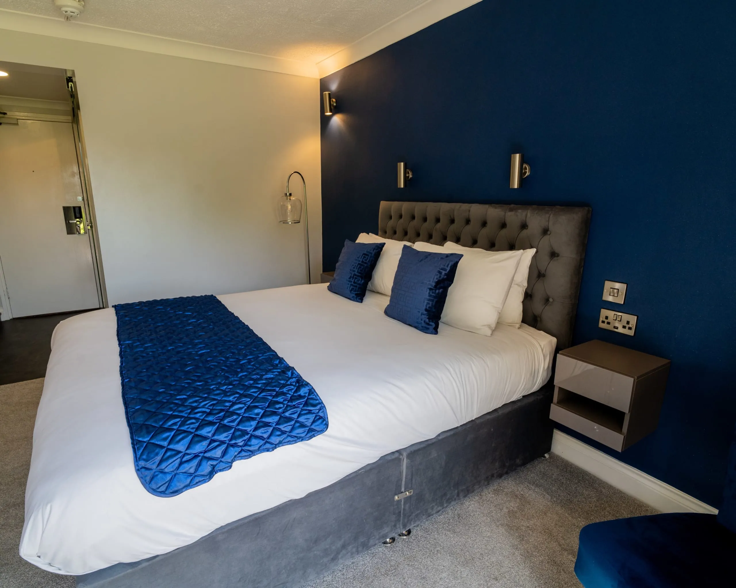 Premium Suite room image 7
