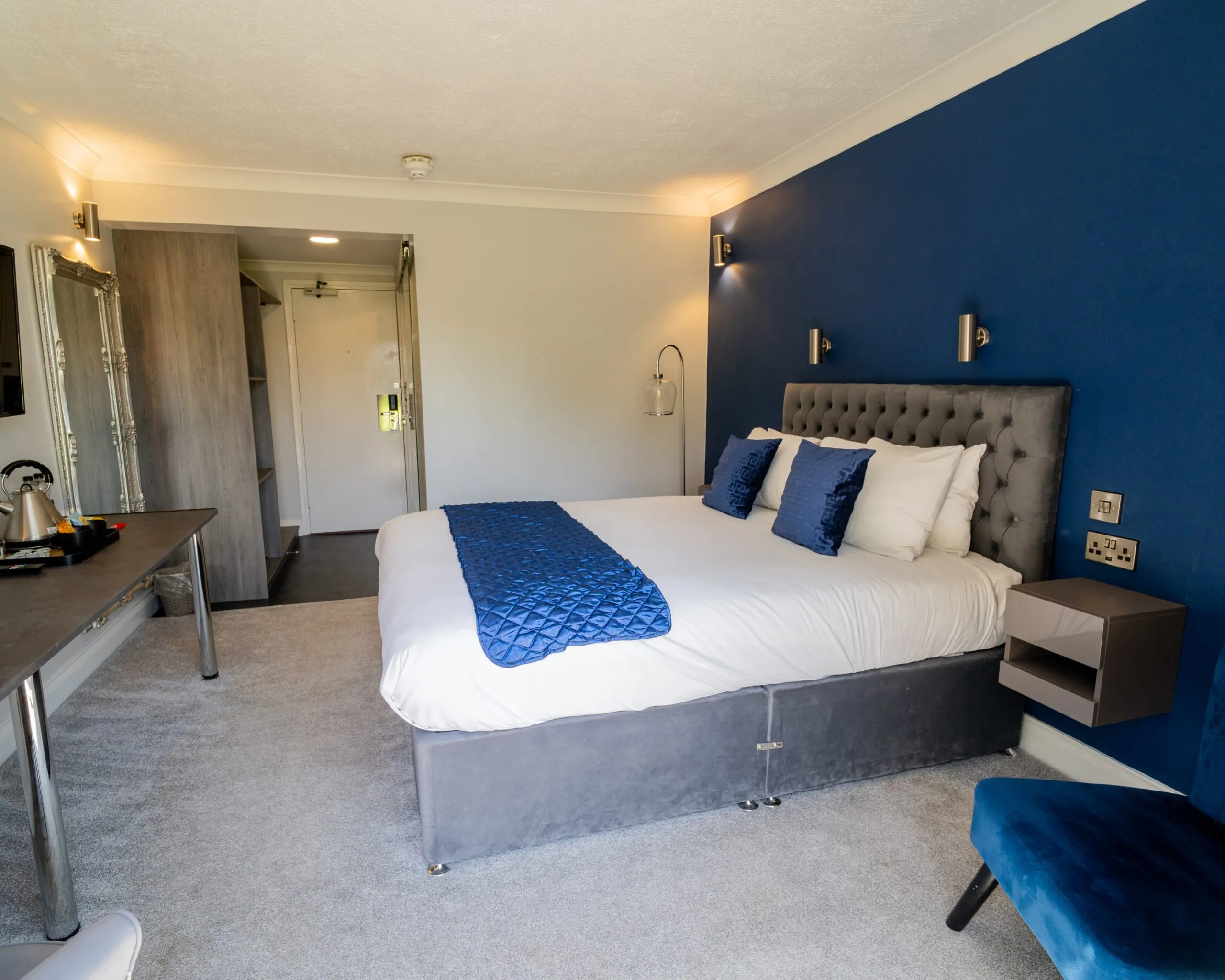 Premium Suite room image 11