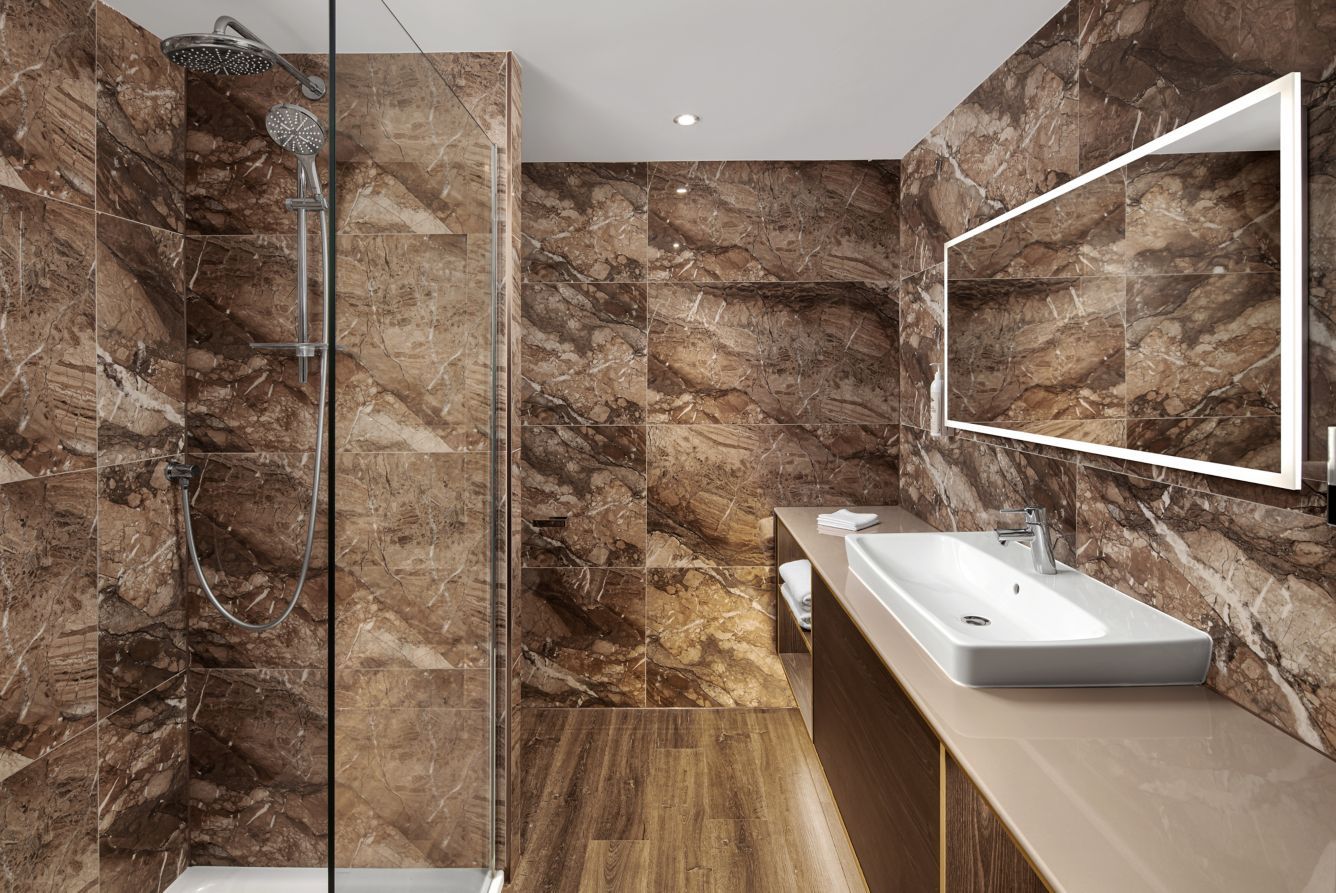 Standard Guest Room bathroom