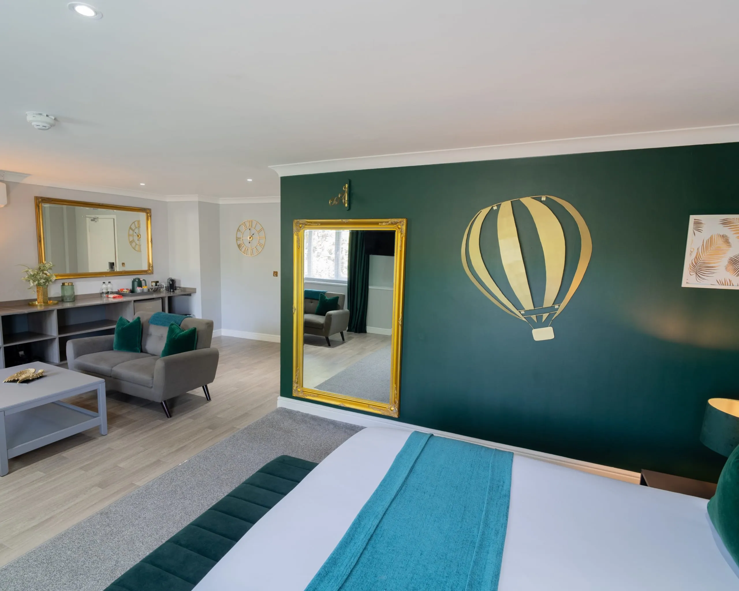 Premium Suite room image 3