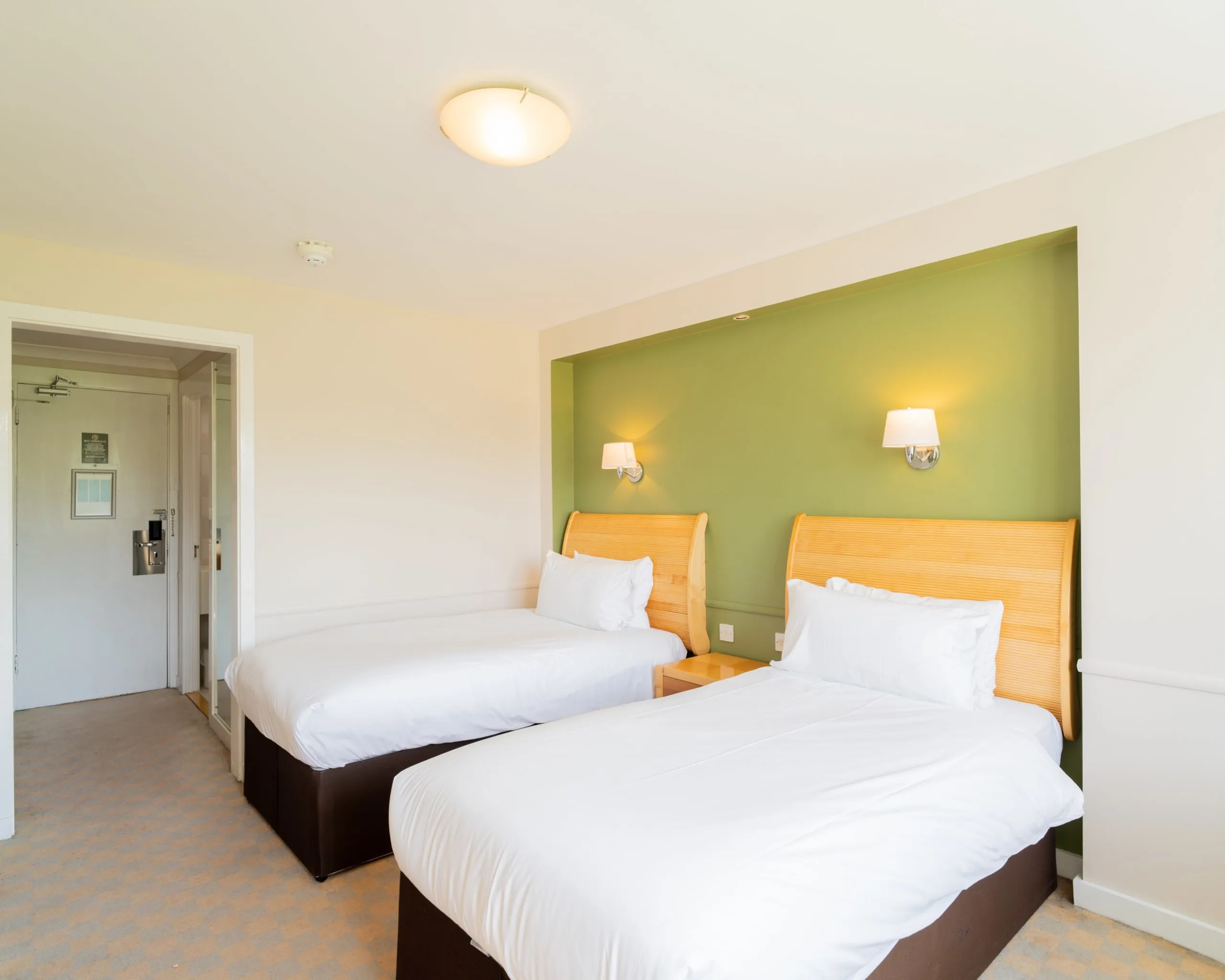Twin Room room image 3